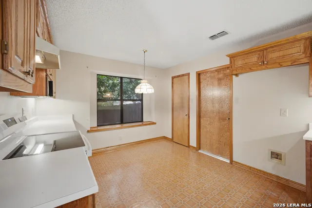 16719 SPRINGHILL DR San Antonio, TX 78232
