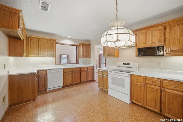 16719 SPRINGHILL DR San Antonio, TX 78232