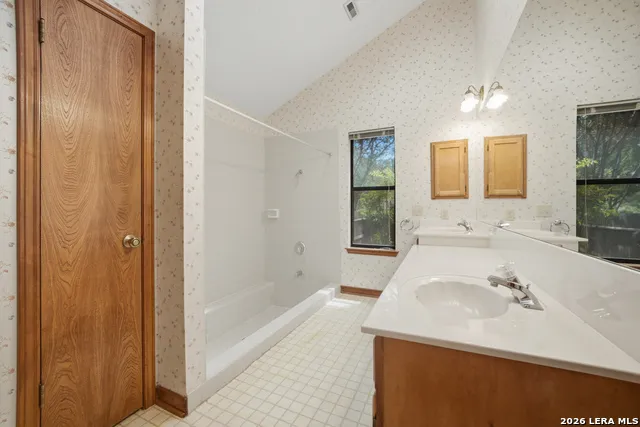 16719 SPRINGHILL DR San Antonio, TX 78232