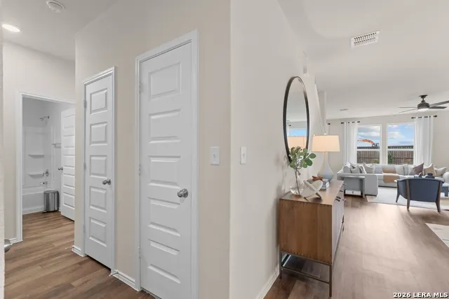 817 RUSTIC GRV Boerne, TX 78006