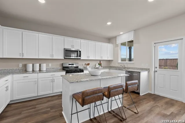 817 RUSTIC GRV Boerne, TX 78006