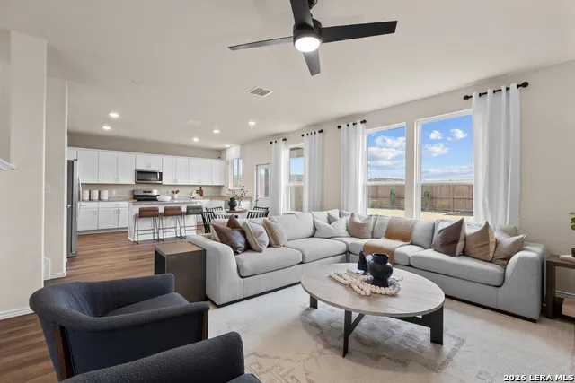 817 RUSTIC GRV Boerne, TX 78006