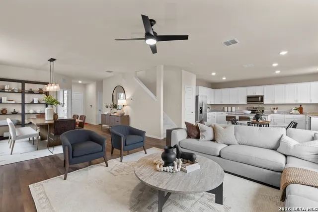 817 RUSTIC GRV Boerne, TX 78006