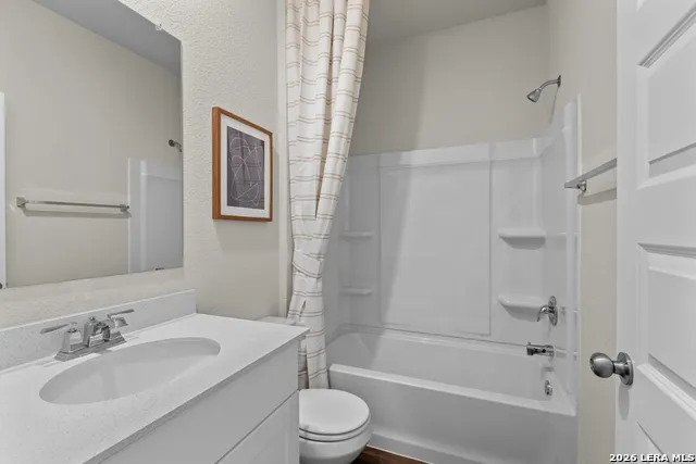 817 RUSTIC GRV Boerne, TX 78006