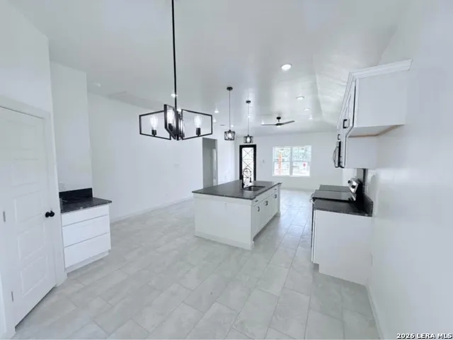 509 JUDSON DR Devine, TX 78016