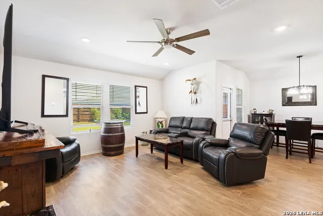 1004 VILLAGE RUN Seguin, TX 78155