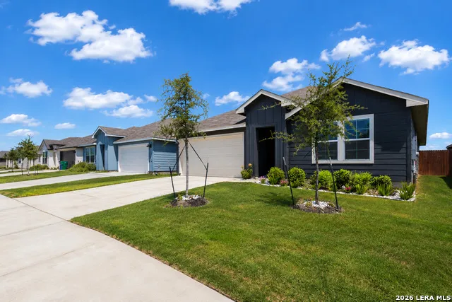 1004 VILLAGE RUN Seguin, TX 78155