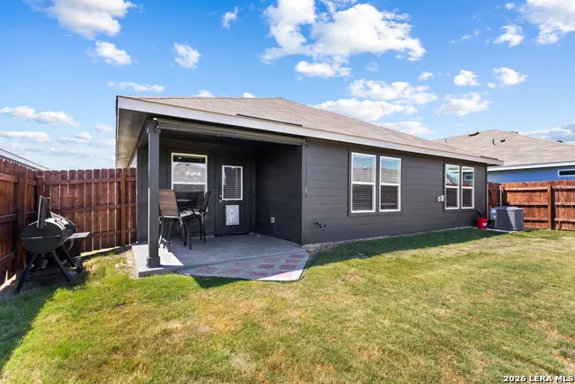 1004 VILLAGE RUN Seguin, TX 78155