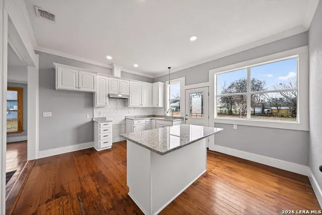 1612 SAINT PETER ST Gonzales, TX 78629