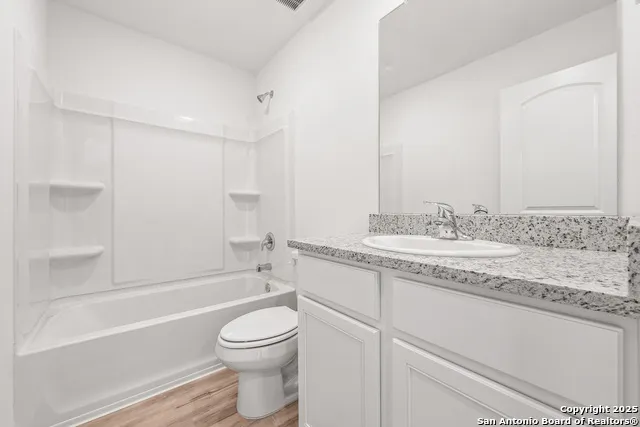 16016 Stratford Cove Lytle, TX 78052