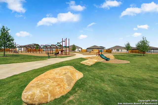 16016 Stratford Cove Lytle, TX 78052