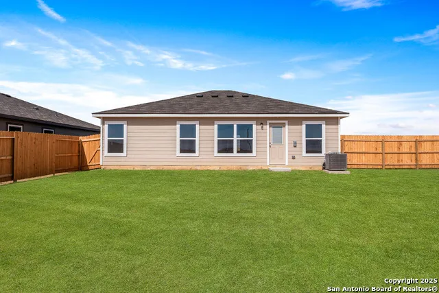 16016 Stratford Cove Lytle, TX 78052