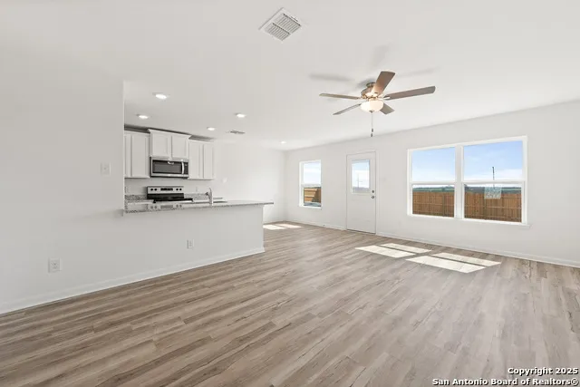 16016 Stratford Cove Lytle, TX 78052
