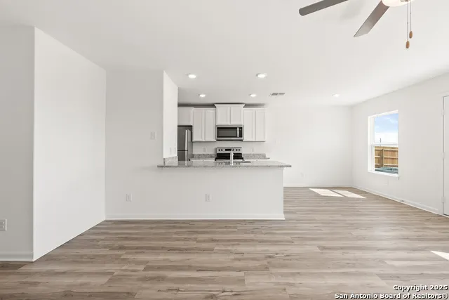 16016 Stratford Cove Lytle, TX 78052