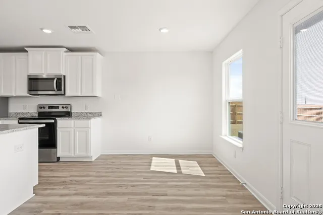 16016 Stratford Cove Lytle, TX 78052