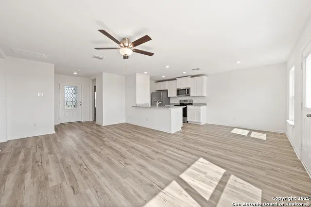 16016 Stratford Cove Lytle, TX 78052