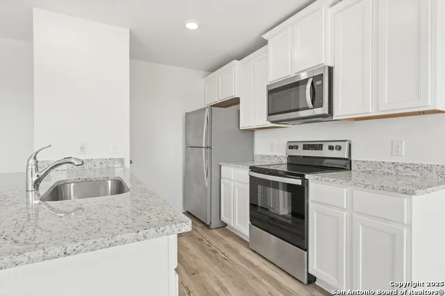 16016 Stratford Cove Lytle, TX 78052