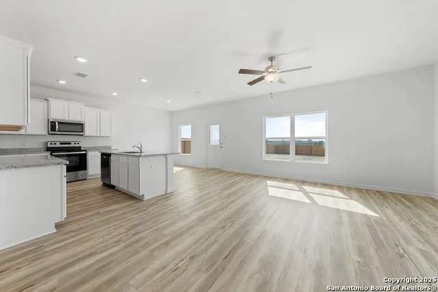 16001 Delgado Hills Lytle, TX 78052
