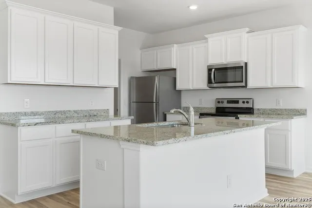 16001 Delgado Hills Lytle, TX 78052