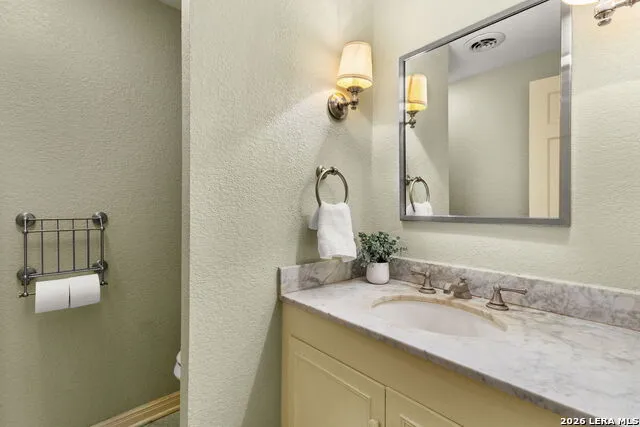 107 CAS HILLS DR Castle Hills, TX 78213