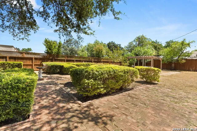 107 CAS HILLS DR Castle Hills, TX 78213