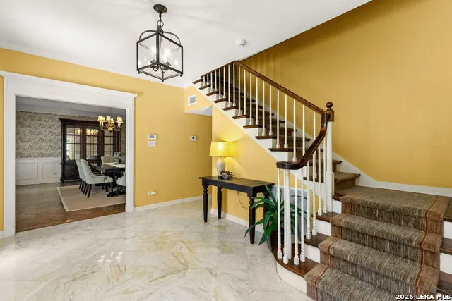 107 CAS HILLS DR Castle Hills, TX 78213
