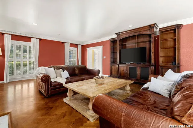 107 CAS HILLS DR Castle Hills, TX 78213