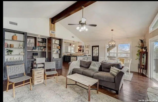 1251 Stagecoach Canyon Lake, TX 78133