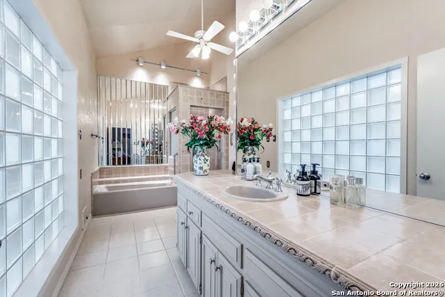7801 Timber Top Fair Oaks Ranch, TX 78015