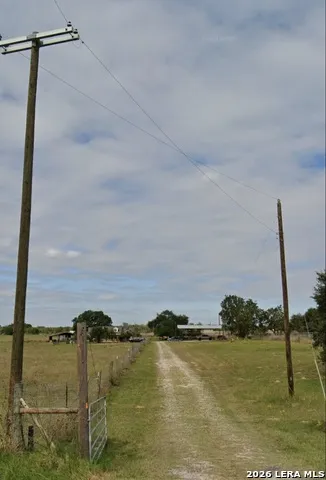 5615 fm 462 Moore, TX 78057