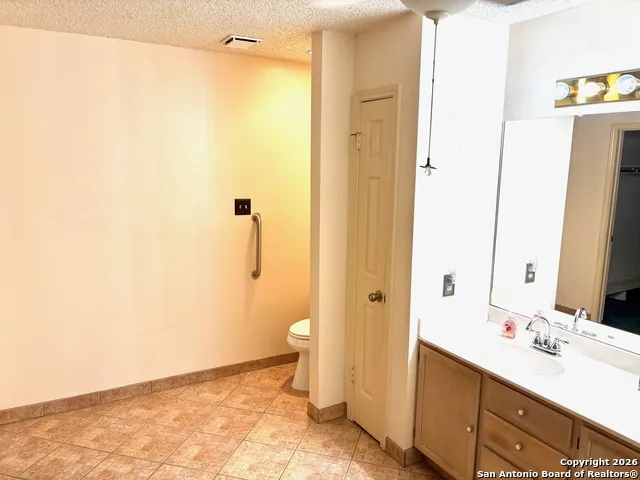 7501 Avery Live Oak, TX 78233