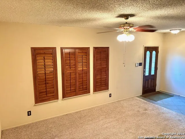 7501 Avery Live Oak, TX 78233