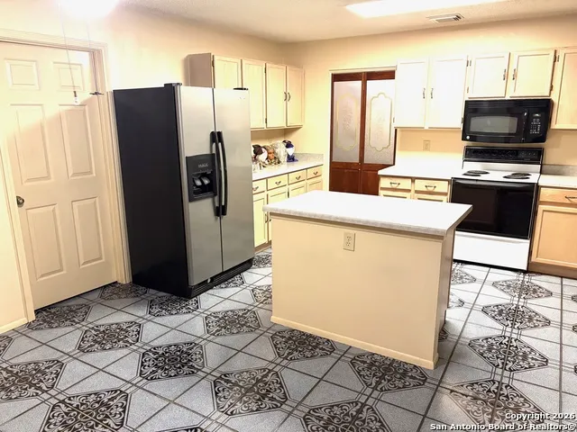 7501 Avery Live Oak, TX 78233