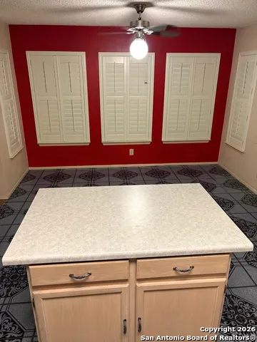 7501 Avery Live Oak, TX 78233