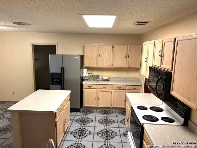 7501 Avery Live Oak, TX 78233
