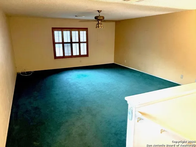 7501 Avery Live Oak, TX 78233