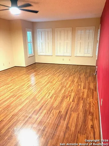 7501 Avery Live Oak, TX 78233
