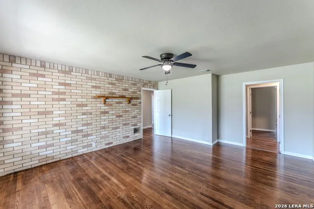 146 SYLVESTER ST Poth, TX 78147