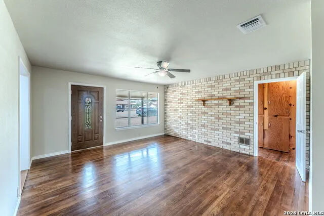 146 SYLVESTER ST Poth, TX 78147