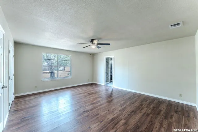 146 SYLVESTER ST Poth, TX 78147