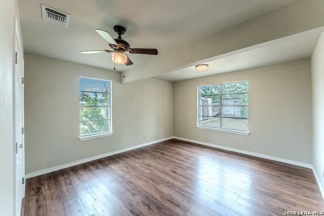 146 SYLVESTER ST Poth, TX 78147