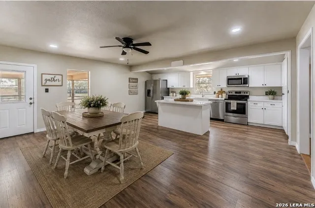 146 SYLVESTER ST Poth, TX 78147