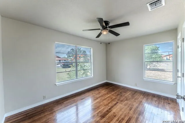 146 SYLVESTER ST Poth, TX 78147