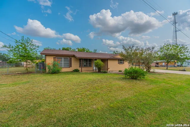 146 SYLVESTER ST Poth, TX 78147