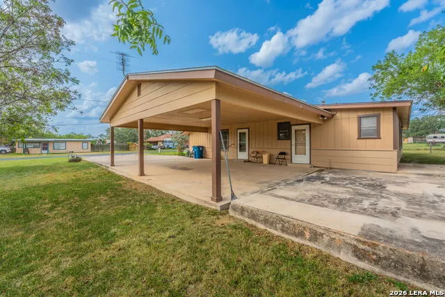 146 SYLVESTER ST Poth, TX 78147