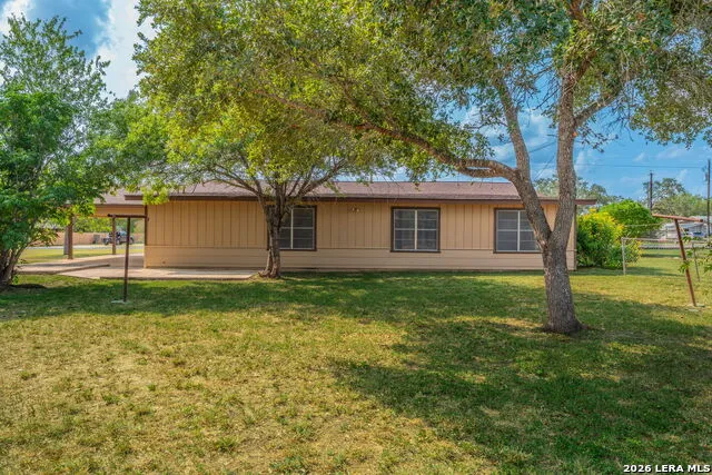 146 SYLVESTER ST Poth, TX 78147