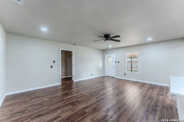 146 SYLVESTER ST Poth, TX 78147