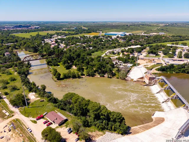 9035 Fm 725 McQueeney, TX 78123