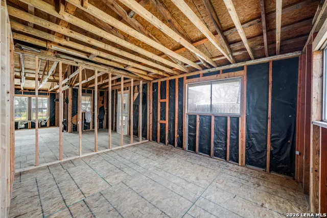 630 E Ireland Seguin, TX 78155