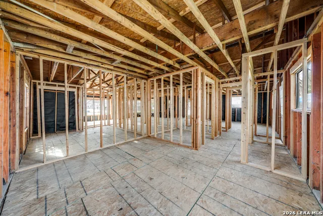 630 E Ireland Seguin, TX 78155